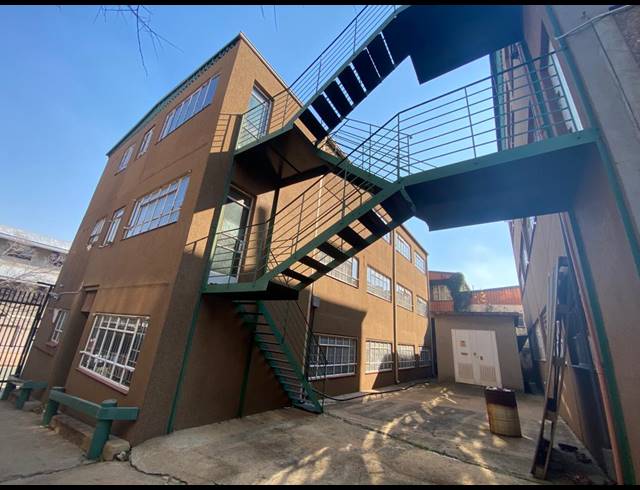 2,210M² WAREHOUSE FOR SALE IN INDUSTRIA NORTH